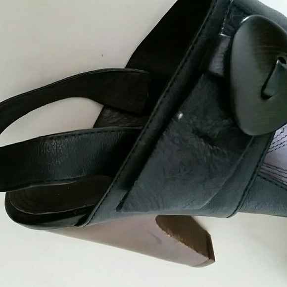 Biviel Leather Architectural Design Boho Sandals Wooden Button Closure - Picture 4 of 4